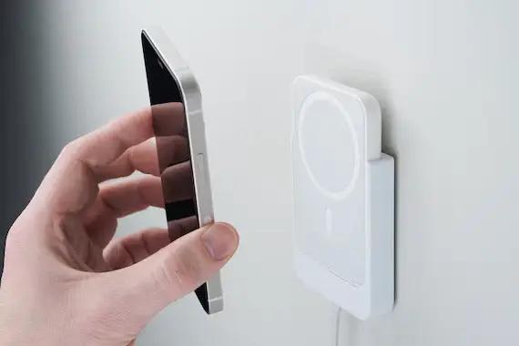 iMagic•Magsafe - 10,000mAh Magnetic Wireless Battery Pack, Power Bank